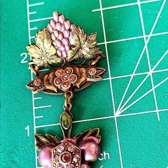 Vtg Banana Bob Fruit of the vine theme enamel grape dangle earrings pierced - Picture 14 of 14